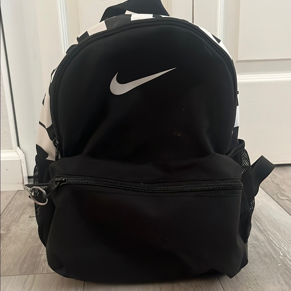 Nike Black Sporty Backpack Durable Athletic Design